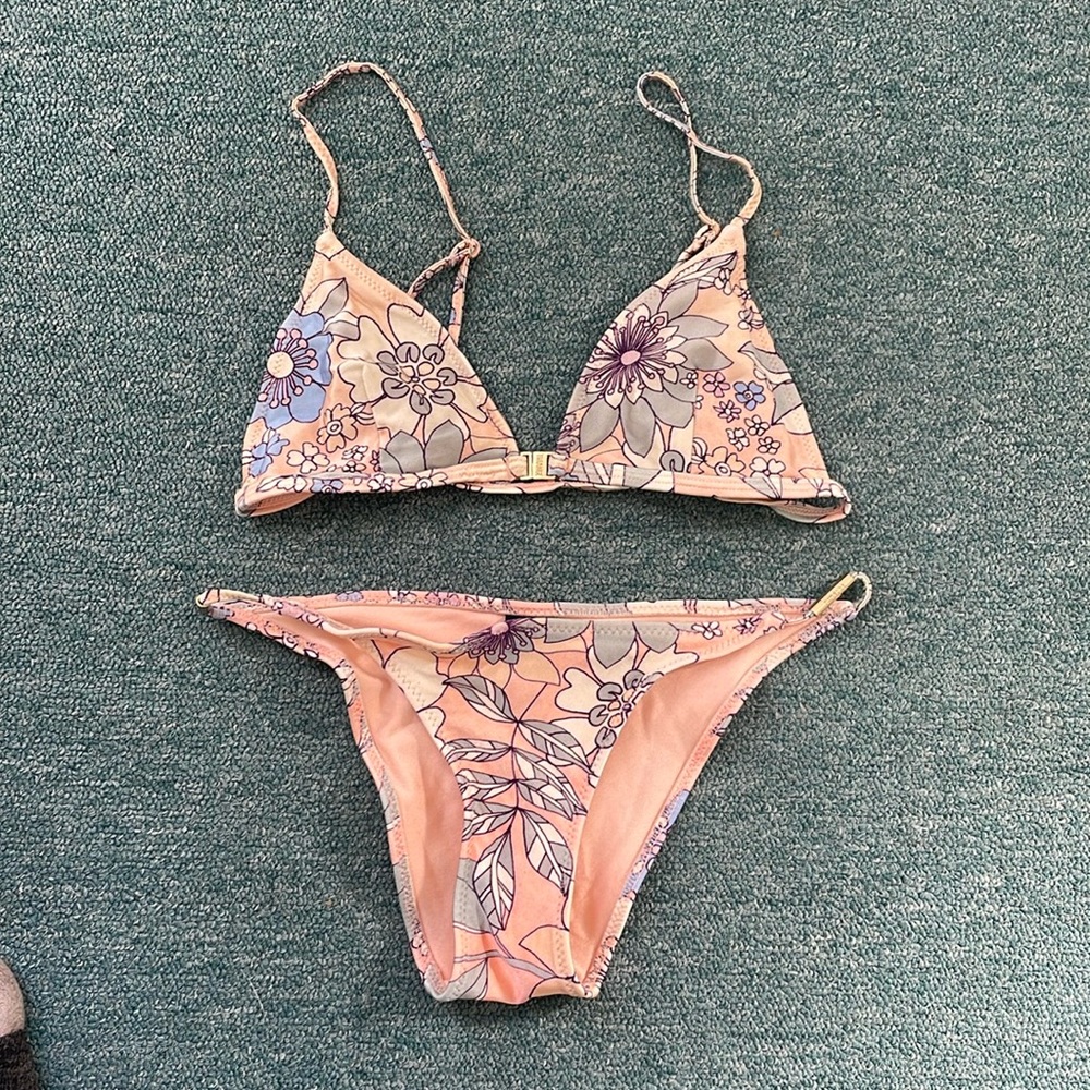 * discontinued pattern* Triangl Mia Bikini Set